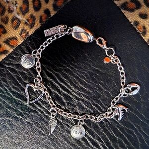 NEW CHARM BRACELET! 8 CHARMS!